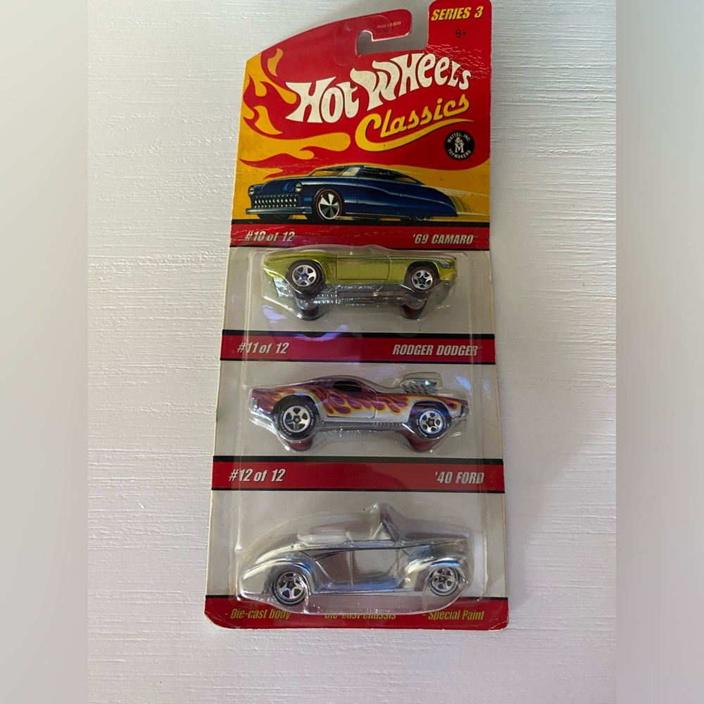 Hot Wheels 3-PACK Classics Series 3 '69 Camaro Rodger Dodger '40 Ford 1731